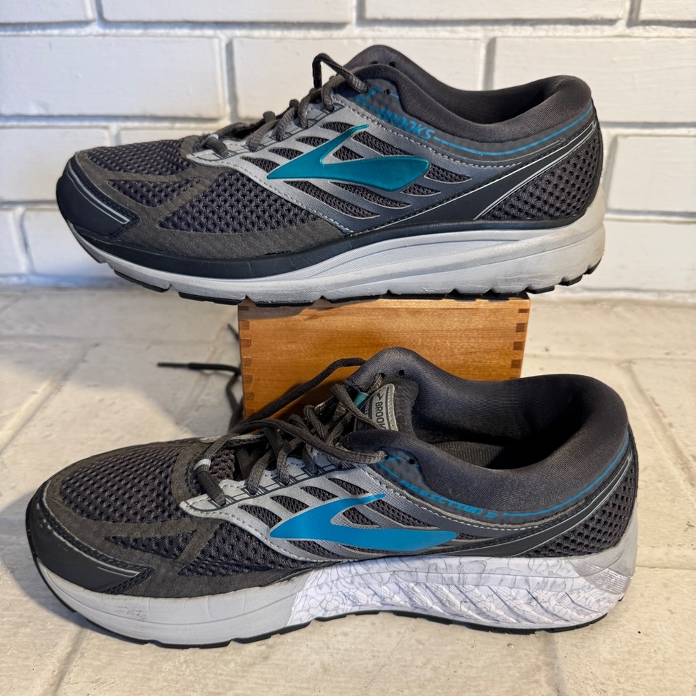 Brooks Addiction 13 Womens Running Athletic Shoes Gray and Blue Size 11